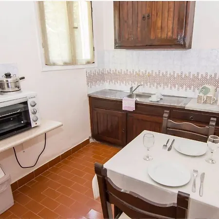 Annaliza Aparthotel 3*